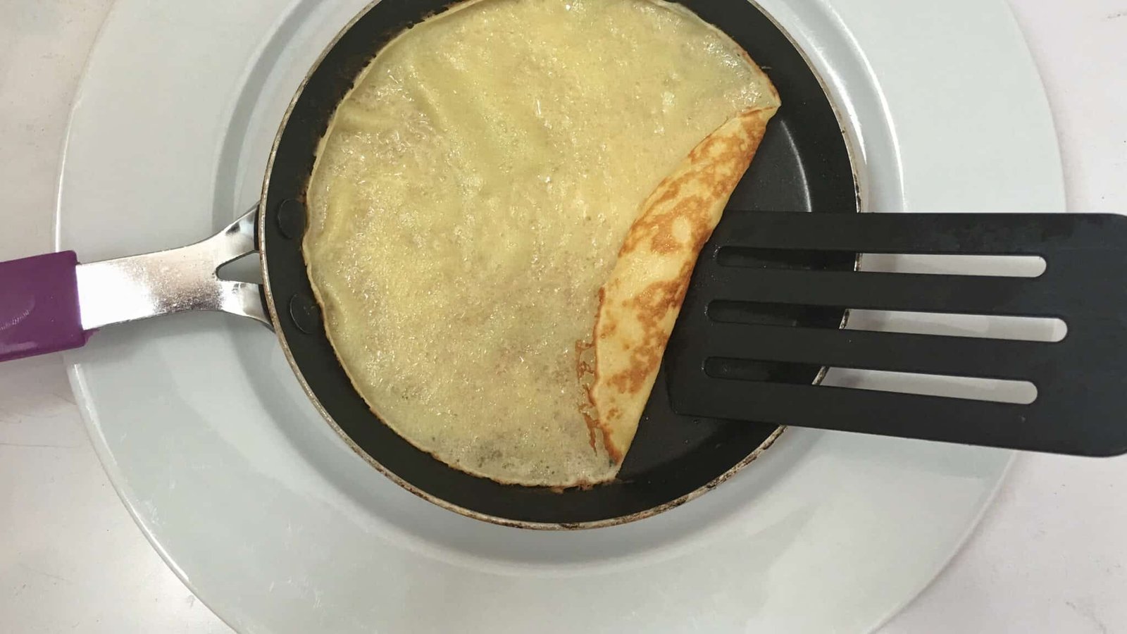 Here's how to make crepes: a failproof recipe! A step by step picture recipe to help you make the best thin crepes in the world!