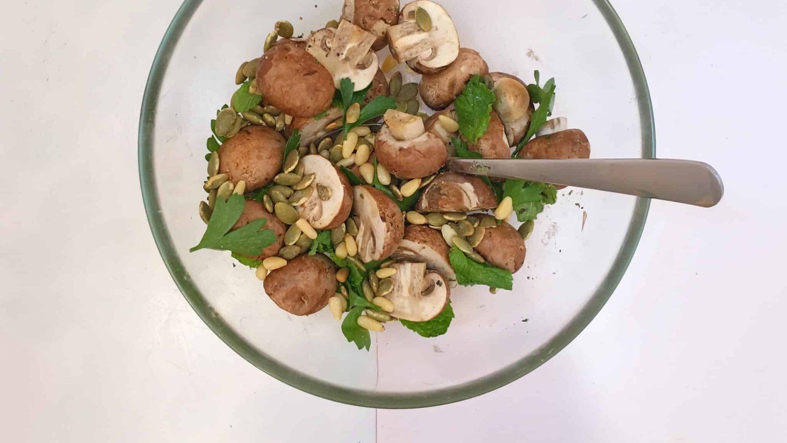 My raw mushroom salad recipe: an easy salad of raw mushrooms with a lemony olive oil dressing, fresh mint, pumpkin seeds and parmesan cheese!