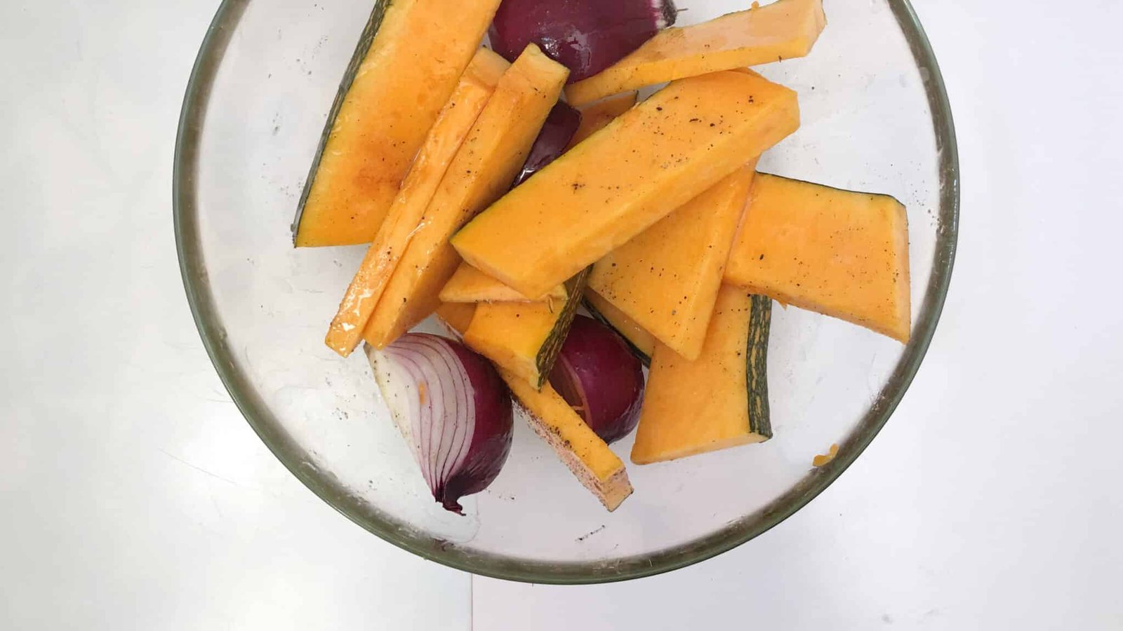 Here's a wholesome roasted pumpkin salad with roasted red onion, arugula, pearl couscous and pumpkin seeds. What a top notch vegetarian dinner this is as well