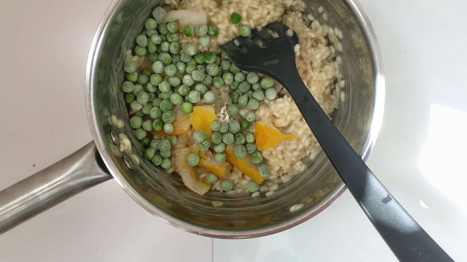 Do you like smoked fish? Then you will adore this buttery smoked haddock risotto with cardamom, fresh mint and a runny soft-boiled egg on top!