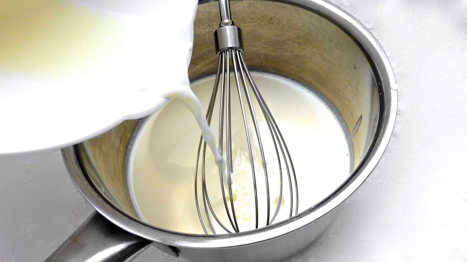 My homemade sour cream panna cotta recipe with strawberry salsa, a great summer treat! That’s the recipe I can always rely on!