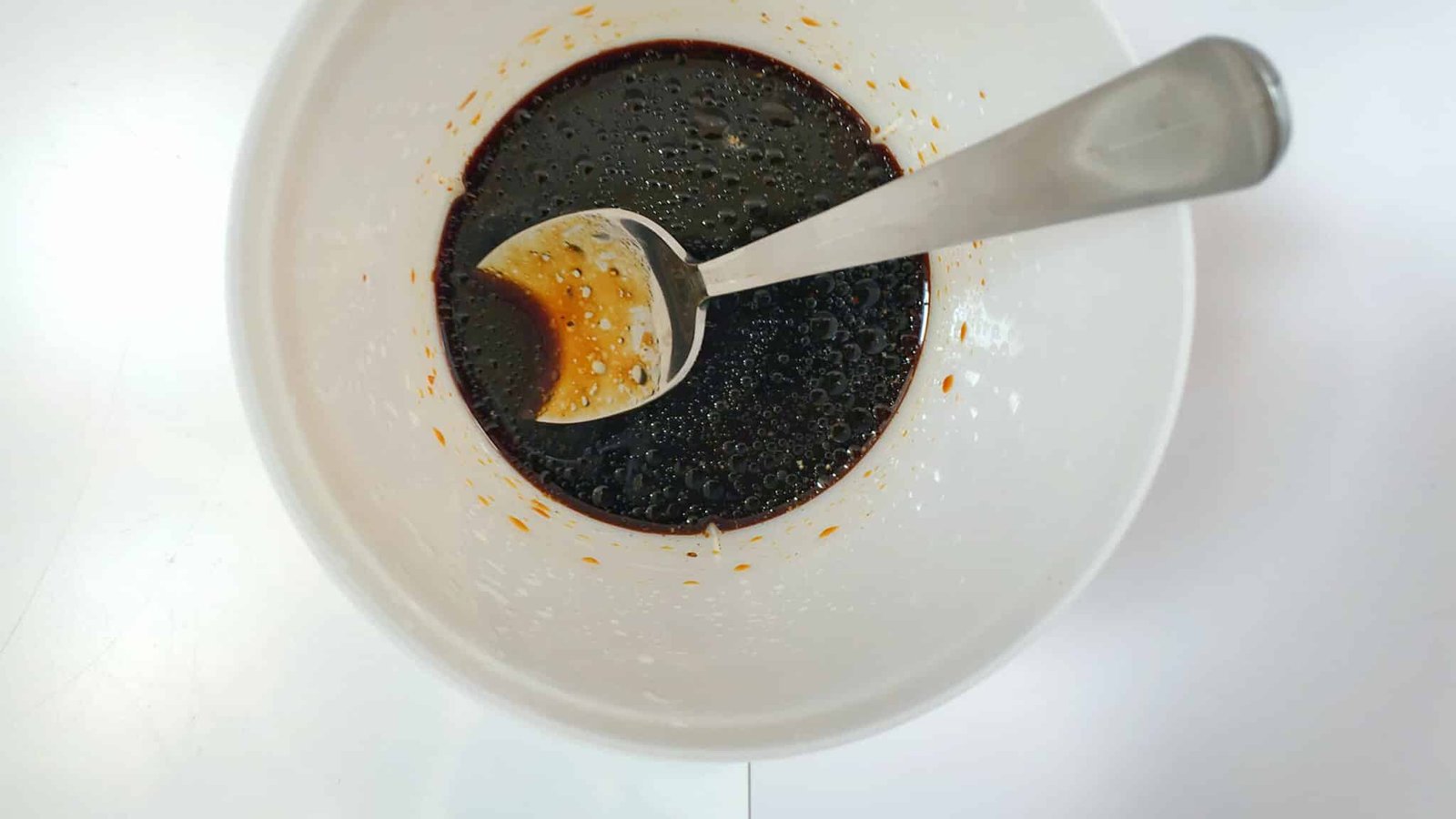 This is the easiest noodle recipe ever: stir fried Chinese soy sauce noodles with onion! Another great recipe I took home with me after visiting Hong Kong...