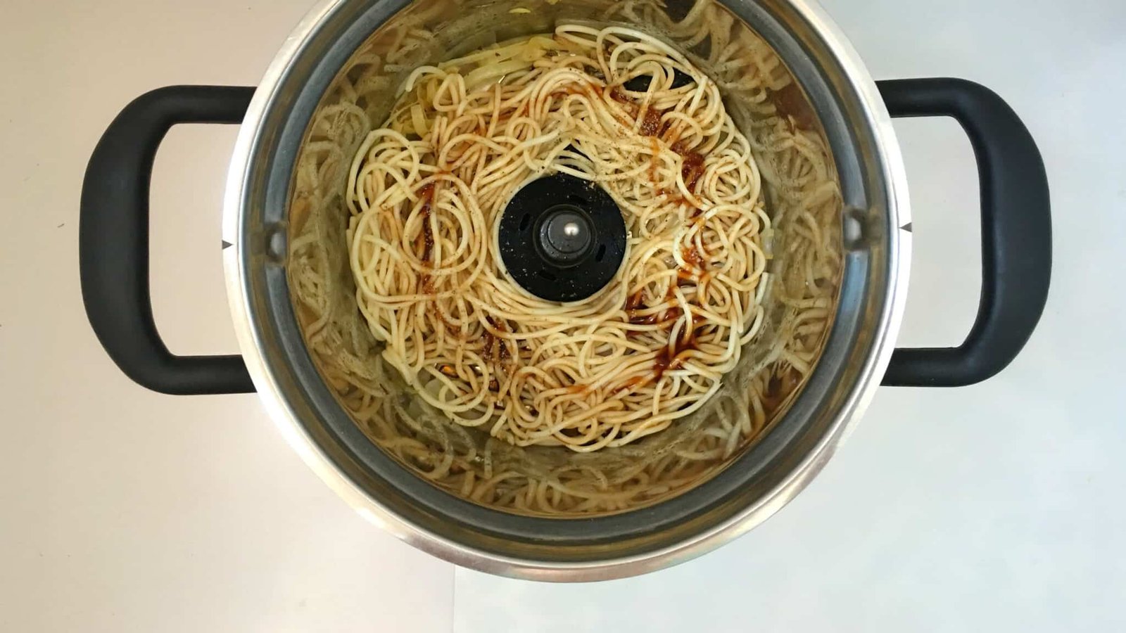 This is the easiest noodle recipe ever: stir fried Chinese soy sauce noodles with onion! Another great recipe I took home with me after visiting Hong Kong...