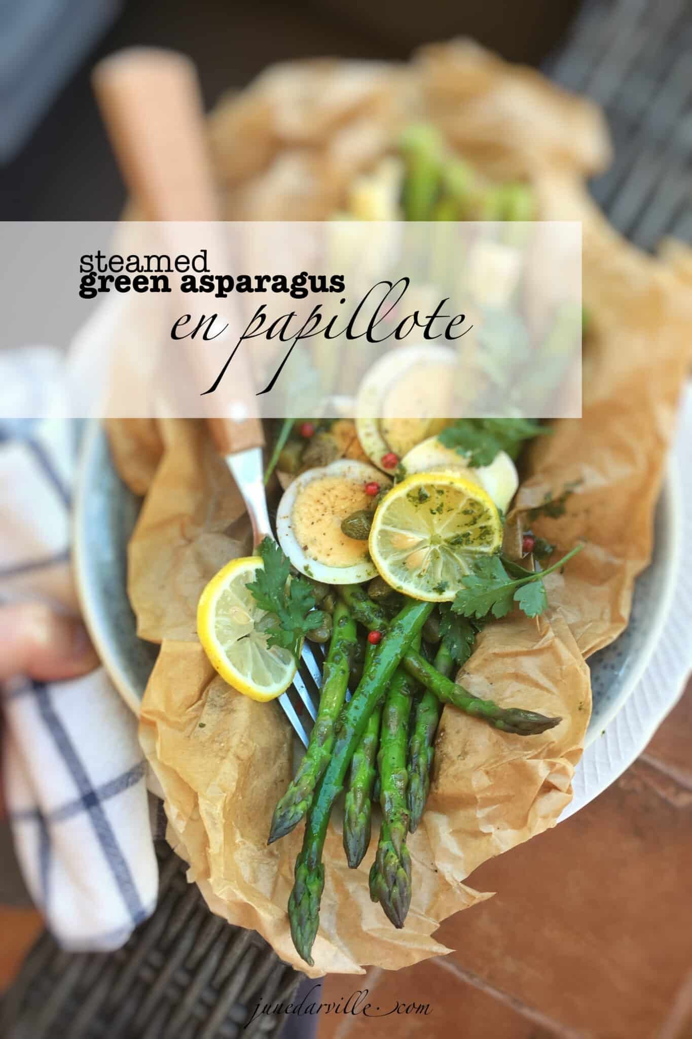 Summer lunch or vegetable side dish: these steamed asparagus look mouthwatering! Bet you will love this simple vegetable side dish...