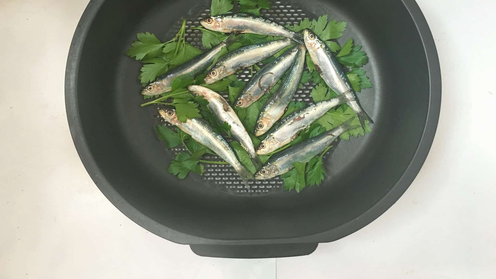 Steamed sardines in a zesty mandarin escabeche marinade... what a great summer lunch! And you can make this a couple of hours in advance!