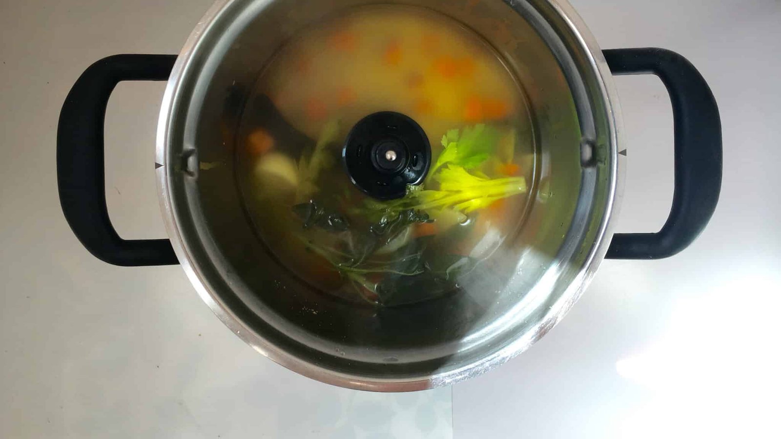 Tortellini in brodo: silky stuffed pasta in a hot broth! What a great Italian pasta soup this is, the perfect light lunch!
