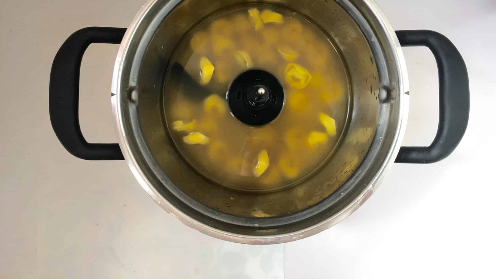 Tortellini in brodo: silky stuffed pasta in a hot broth! What a great Italian pasta soup this is, the perfect light lunch!