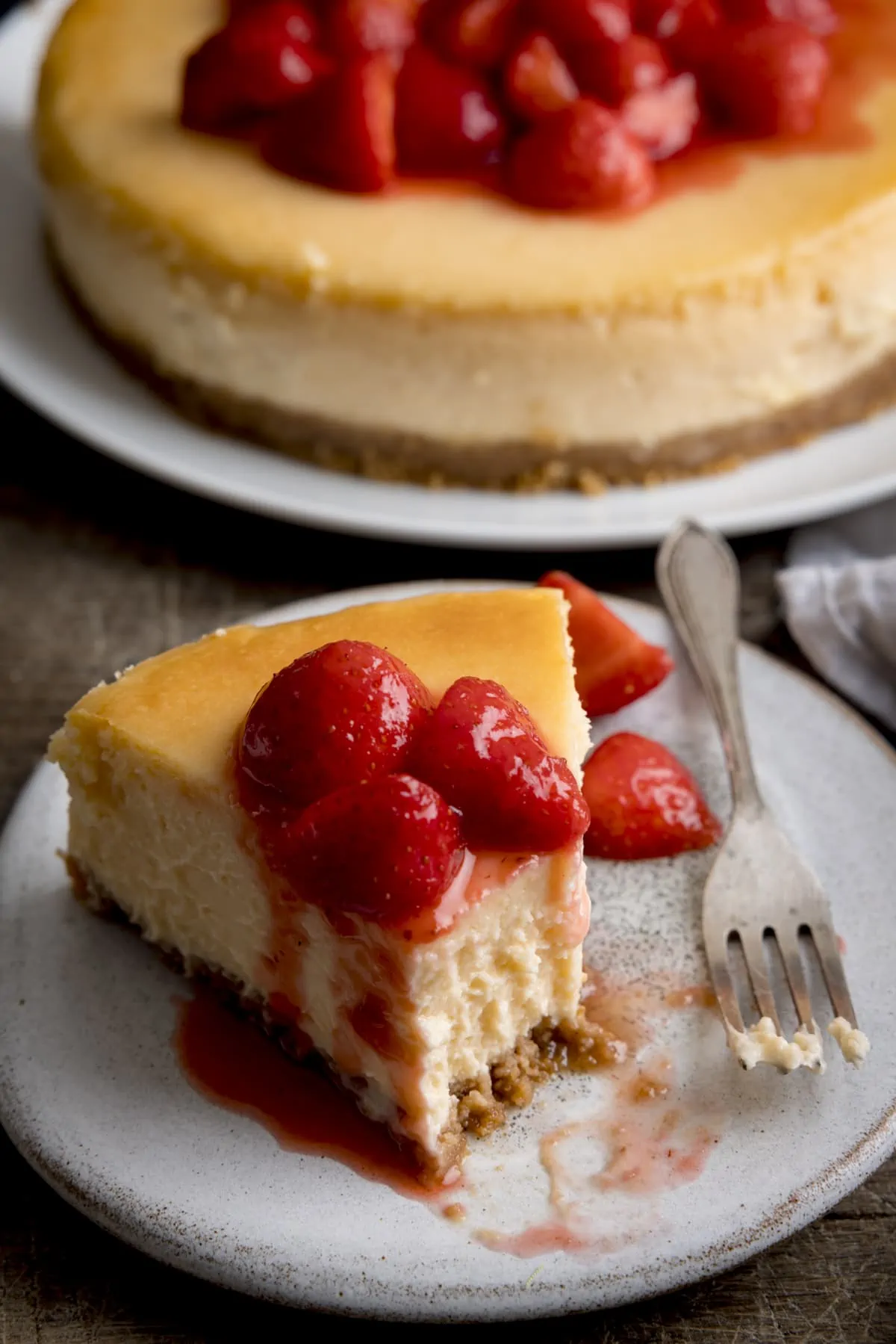 Are you fond of strawberries? Then stop right there! Check out these 20 lush recipes for strawberry cake, let the baking begin!