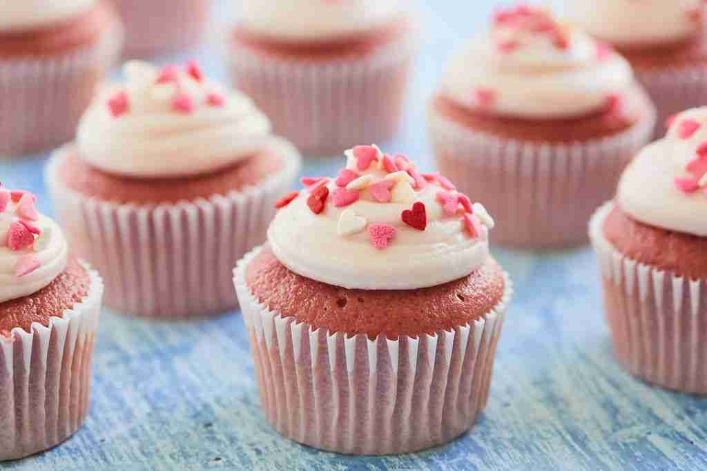 Are you fond of strawberries? Then stop right there! Check out these 20 lush recipes for strawberry cake, let the baking begin!