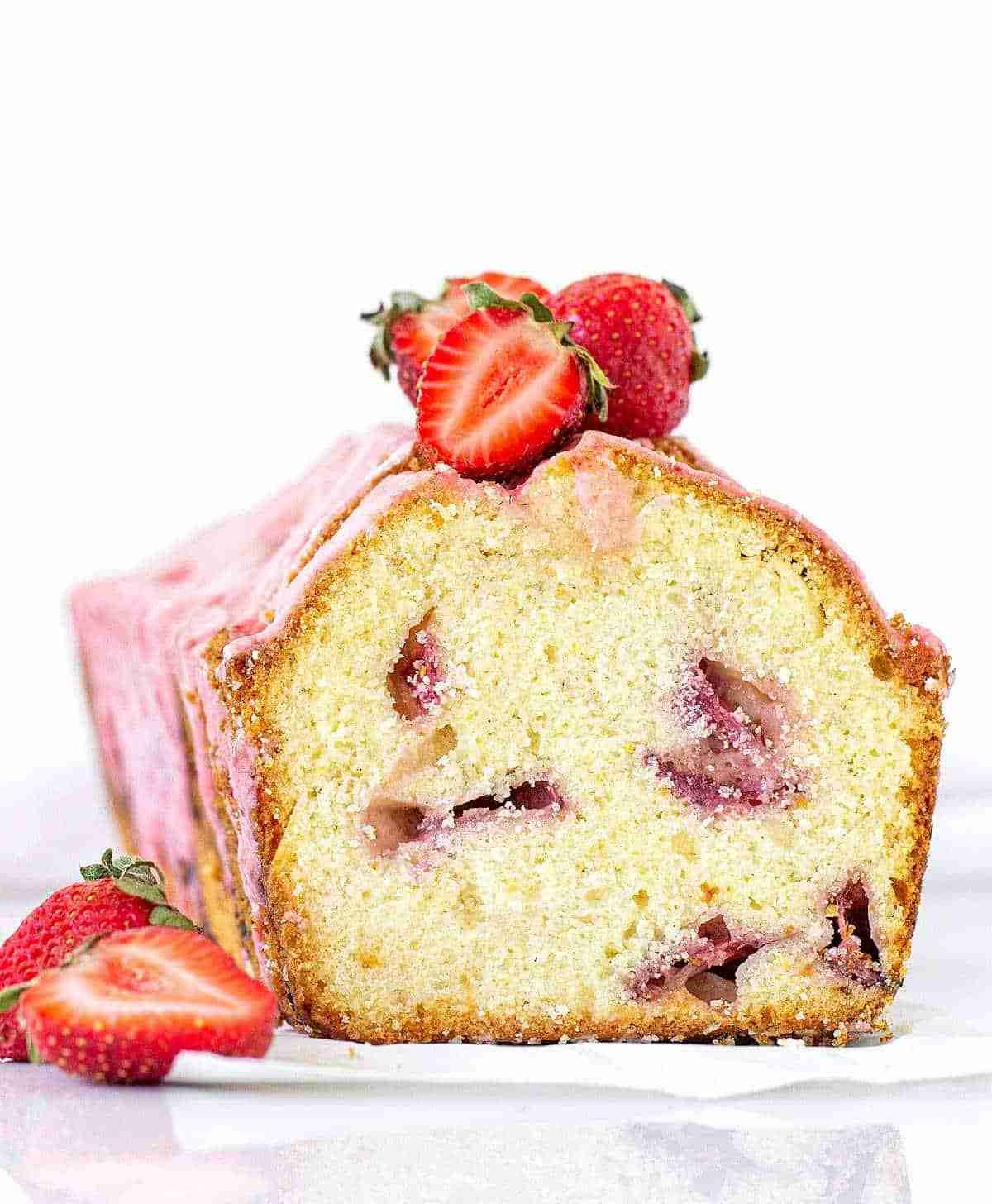 Are you fond of strawberries? Then stop right there! Check out these 20 lush recipes for strawberry cake, let the baking begin!