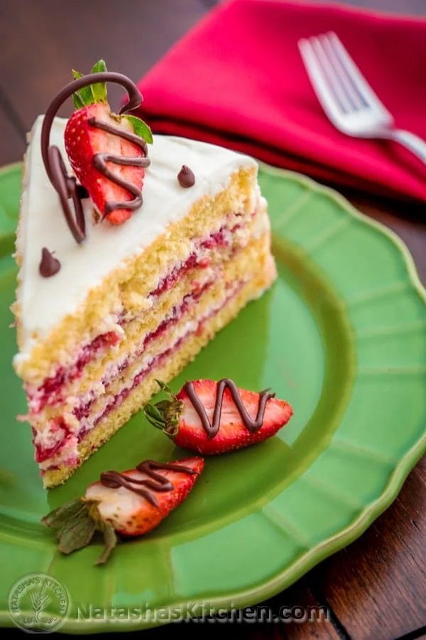 Are you fond of strawberries? Then stop right there! Check out these 20 lush recipes for strawberry cake, let the baking begin!