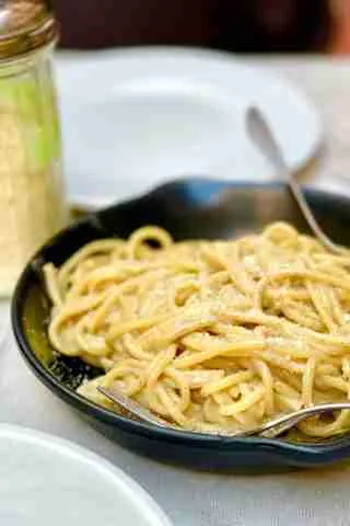 Classic cacio e pepe pasta: simple Italian spaghetti dish with grated pecorino cheese and freshly ground pepper... Yum!