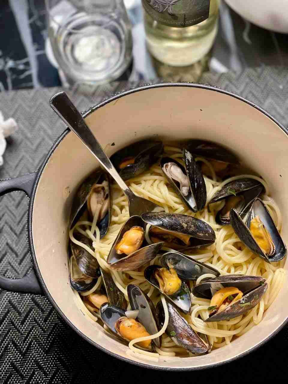 Easy 4-Ingredient Spaghetti with Mussels Spaghetti with Mussels