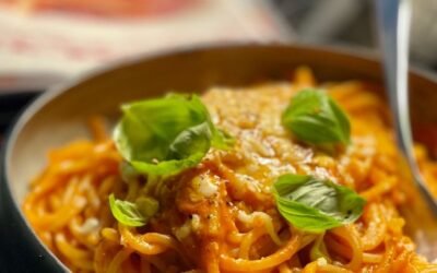 Easy Pasta Pomodoro (Classic Tomato-Basil Pasta)